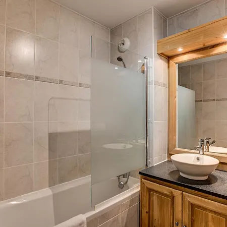 Appartement Staddon, Alpes Agency, Chamonix, Sleeps 4-6 *